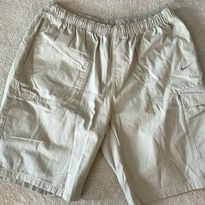 Nike men’s 100% cotton cargo style shorts. Excellent condition.